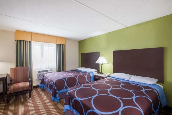 Super 8 by Wyndham Bangor image 12