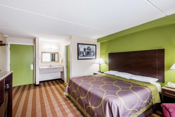 Super 8 by Wyndham Bangor image 14