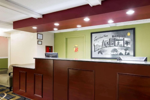 Super 8 by Wyndham Bangor image 17