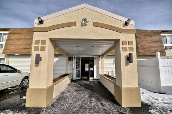 Super 8 by Wyndham Bangor image 19