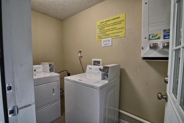 Super 8 by Wyndham Bangor image 26