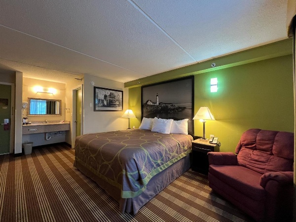 Super 8 by Wyndham Bangor Main image