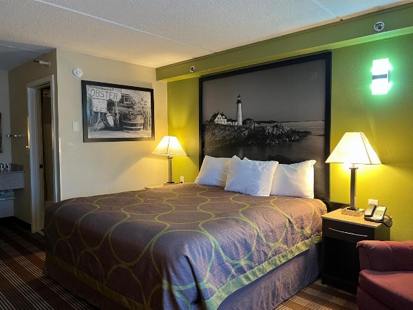 Super 8 by Wyndham Bangor image 7